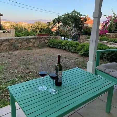 Sleeps 4, Spacious With A Large Garden - Awz 312