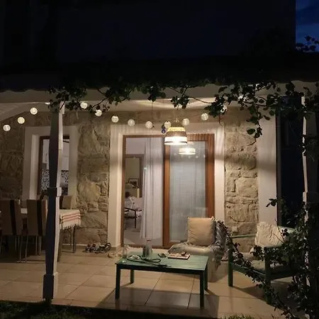 Sleeps 4, Spacious With A Large Garden - Awz 312